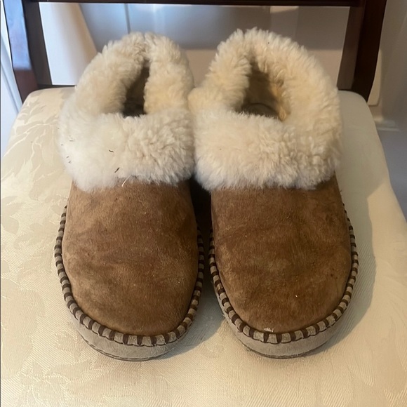 UGG Shoes - UGG women’s Cozy Brown and Cream Slippers slip-on shoes size 8